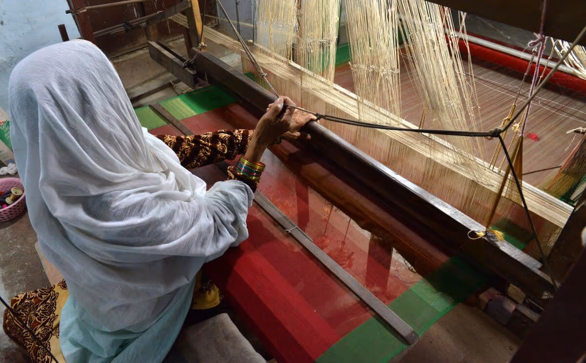 Chanderi saree manufacturer Madhya Pradesh handloom