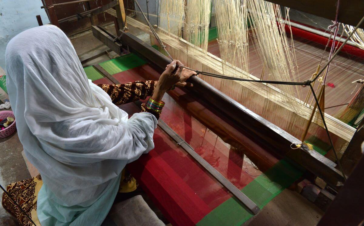 Chanderi saree manufacturer Madhya Pradesh handloom